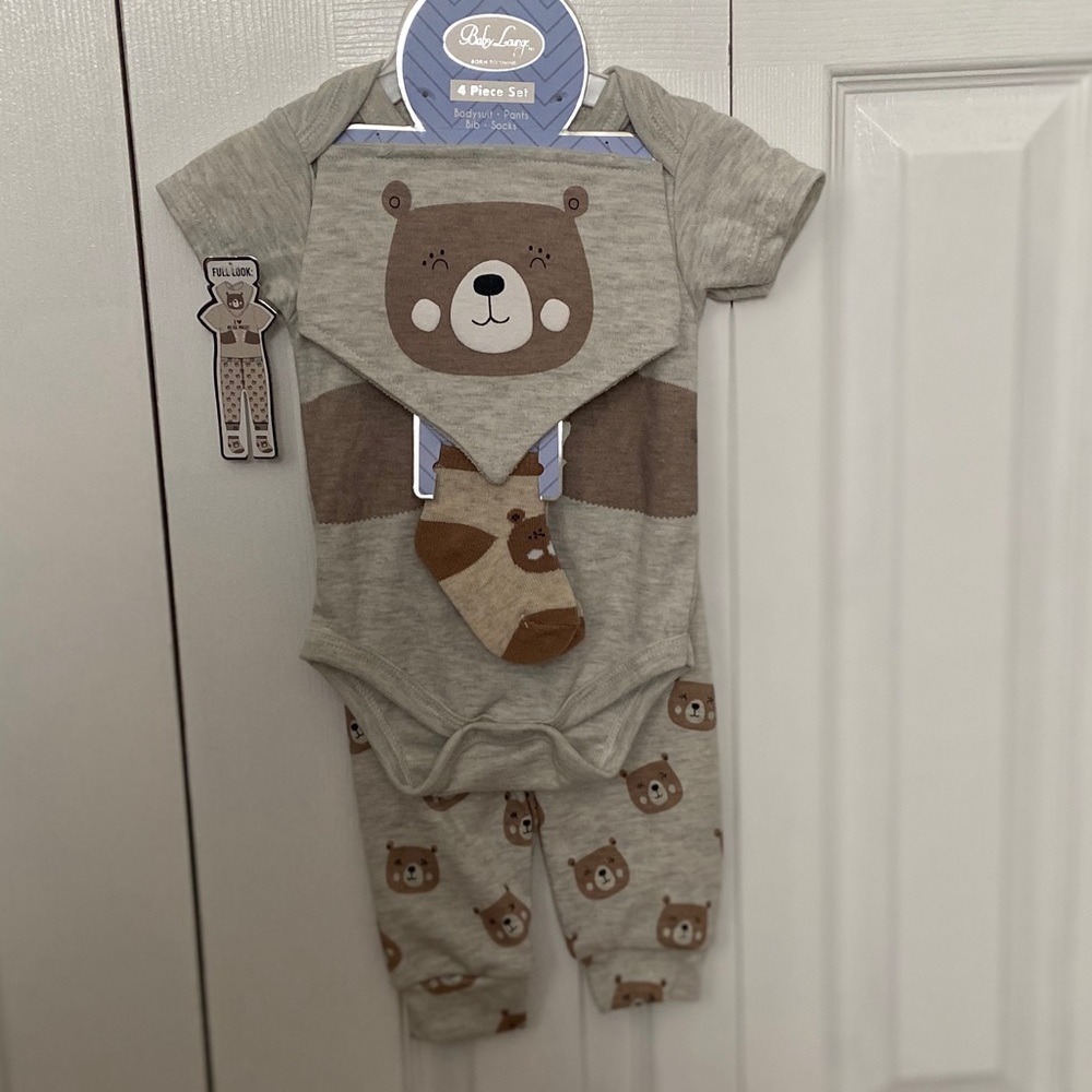 3/$20‼️‼️
Bear-4 Piece Set-Baby Lounge
